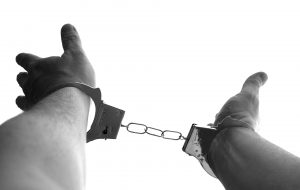 handcuffs-921290_1920-300x190